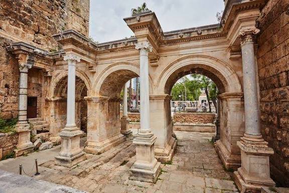 hadrians gate — صورة 3