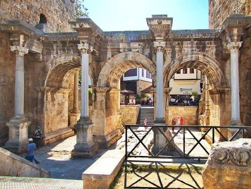 hadrians gate — صورة 1