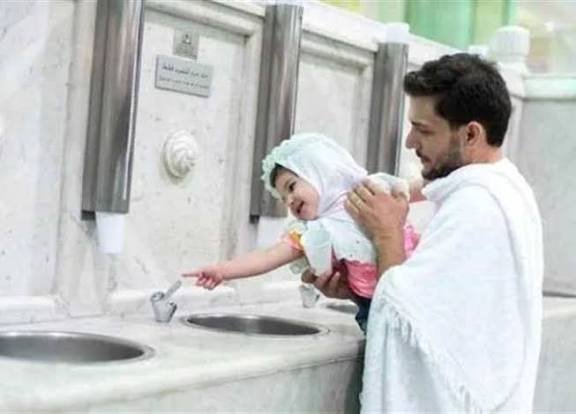 شرب ماء زمزم — صورة 15