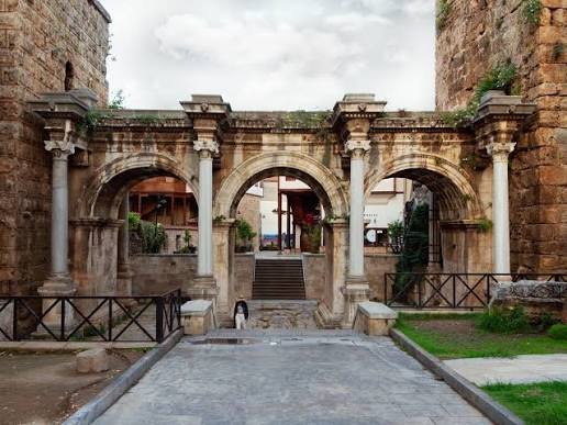 hadrians gate — صورة 2