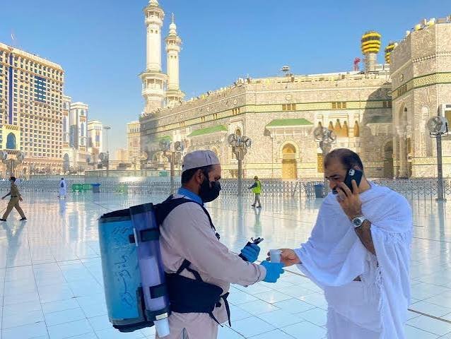 شرب ماء زمزم — صورة 12
